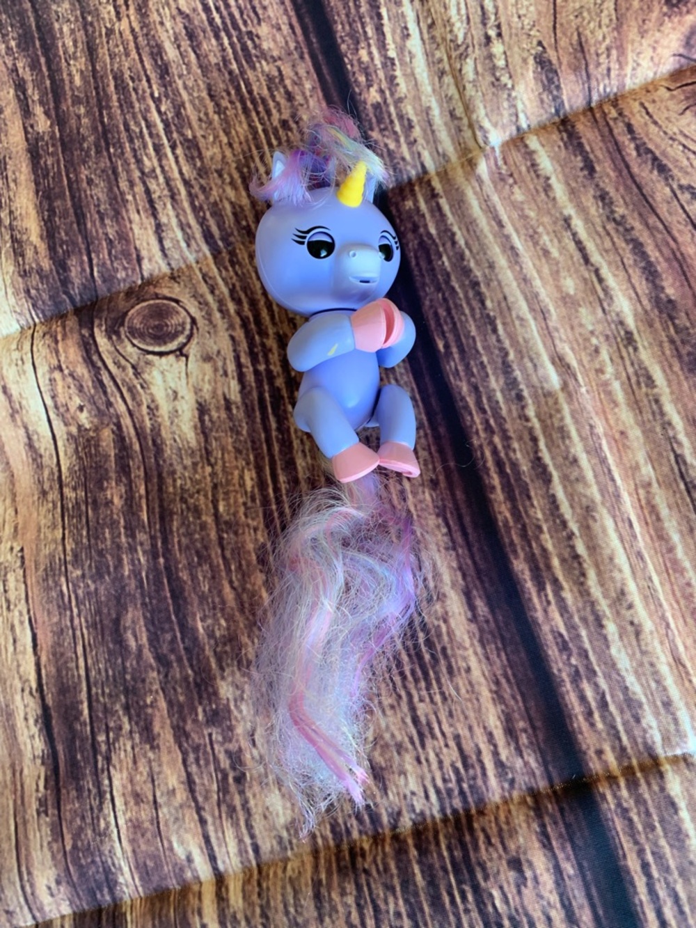 Fingerlings WowWee Baby Unicorn Alika 40+ Sounds Interactive Motion Sensor Toy